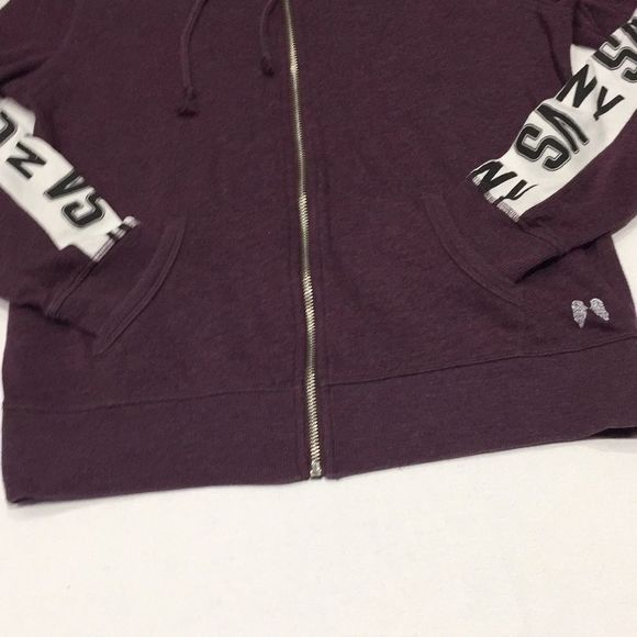 - Victoria secret sweatshirt with hood size S/P - Picture 2 of 8